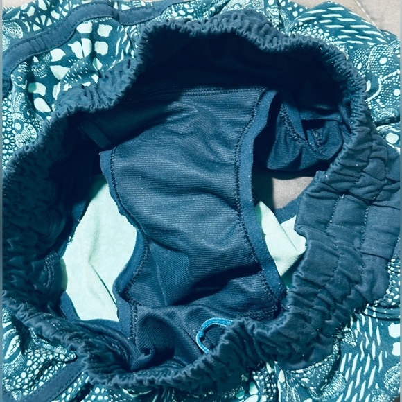 Lululemon Tracker Shorts Size 4 Blue Green Teal - Picture 4 of 4